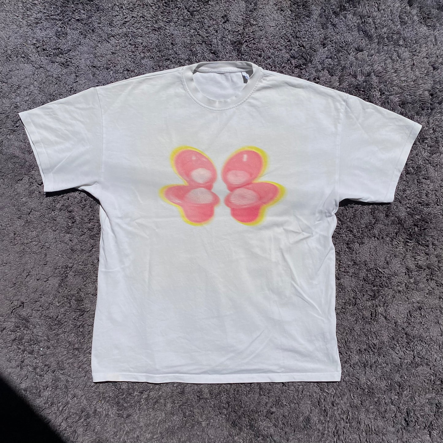 pink chiars meeting white tee