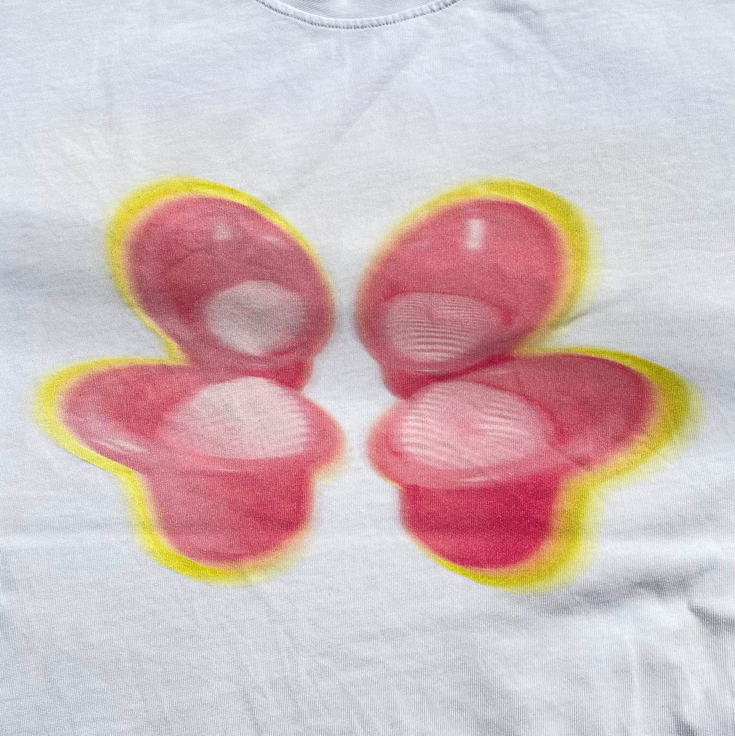 pink chiars meeting white tee
