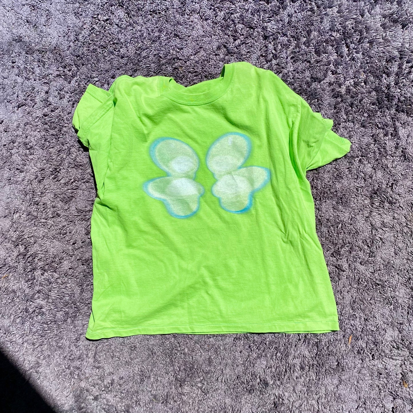 green chairs meeting tee
