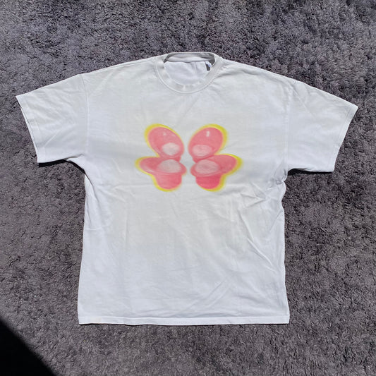 pink chiars meeting white tee